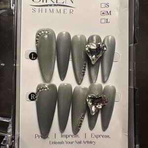 High-quality handcrafted reusable press on nails.